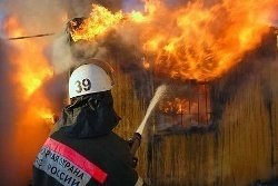 Спасатели МЧС России ликвидировали пожар в частном садовом доме в Таштагольском МР