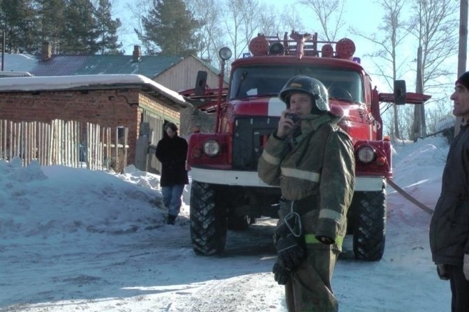Спасатели МЧС России ликвидировали пожар в частном жилом доме в Таштагольском МР